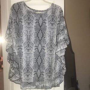 Never worn snake print HoneyMe top XXL with ruffle sleeves and side slit